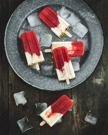 Erdbeer-Rhabarber-Eis-Pops