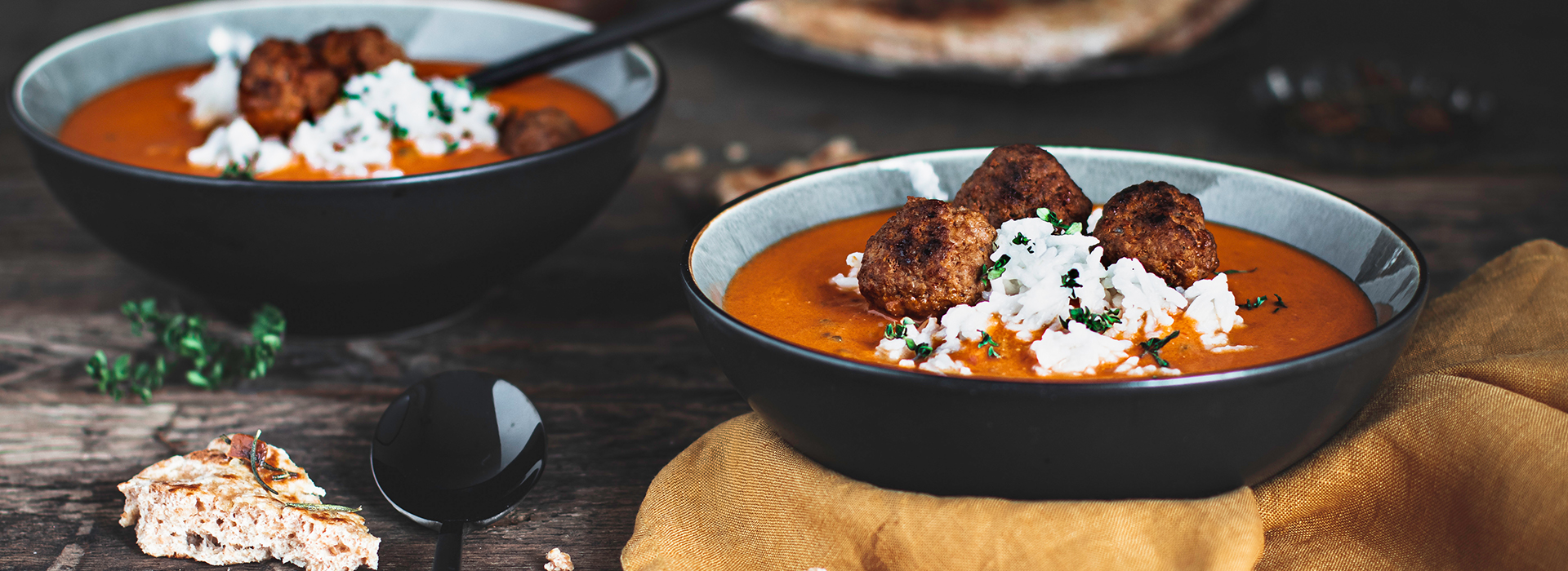 Tomatensuppe mit Hackbällchen