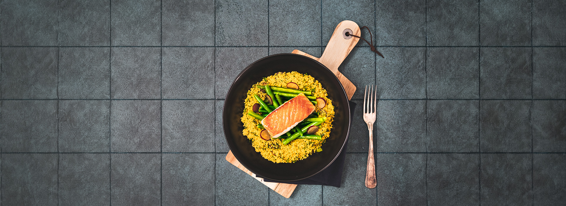 Sommerlicher Couscous mit Lachs